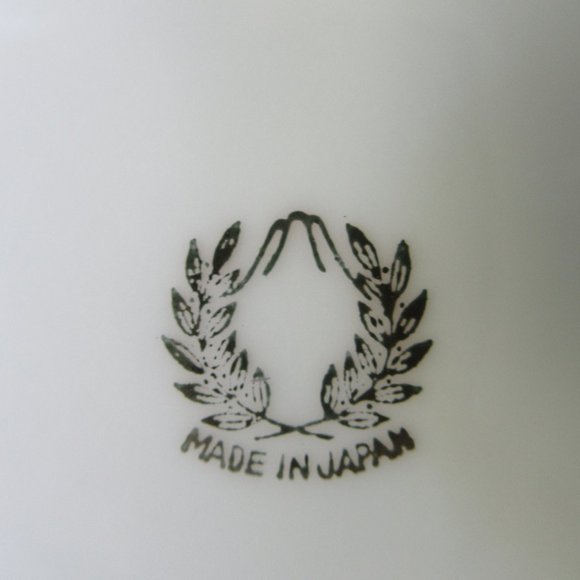 Fine Porcelain Saucer "Golden Grape Leaf", Japan - Picture 9 of 10